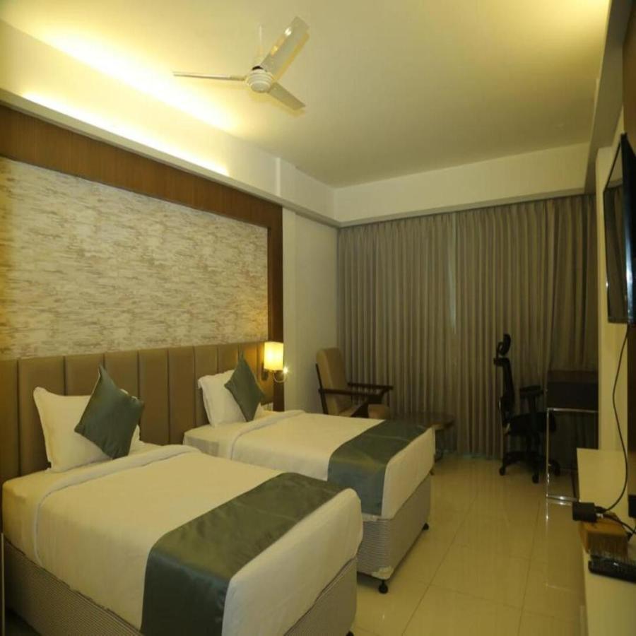 Hotel Konark Khammam Esterno foto